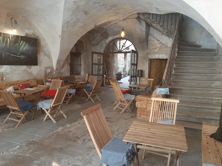 ruin bar