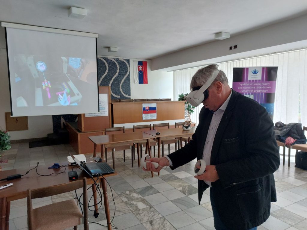 Pedagóg a virtuálna realita